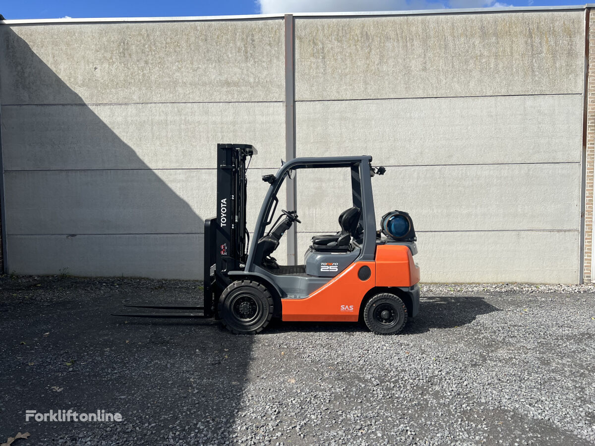 Toyota 02-8FGF25  gas forklift